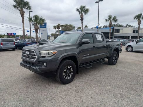 Used 2017 Toyota Tacoma TRD Sport w/ Tow Package AWD/4WD image 7
