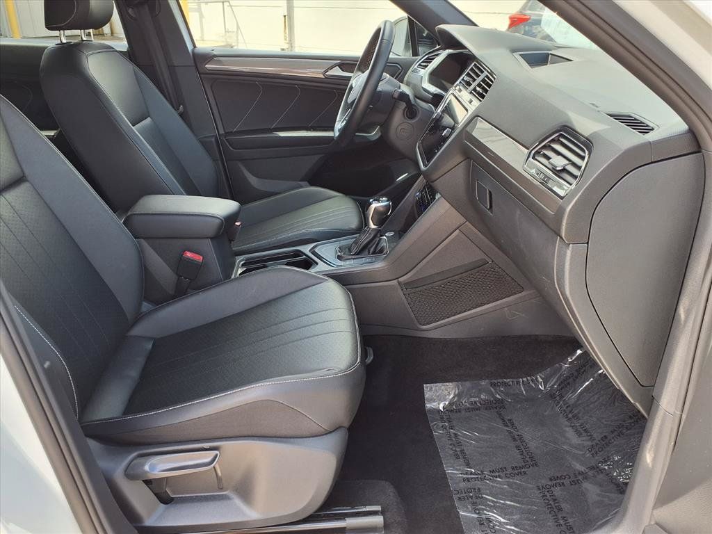 Used 2023 Volkswagen Tiguan SE R-Line FWD image 9
