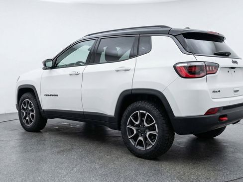 Used 2025 Jeep Compass Trailhawk image 5