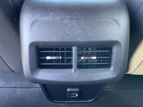 Used 2022 Chevrolet Equinox LT w/ Driver Convenience Package image 18