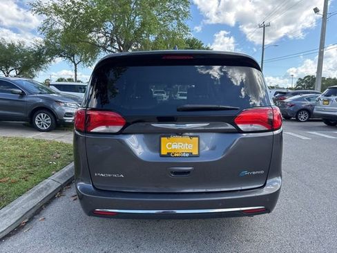 Used 2018 Chrysler Pacifica Touring-L image 6