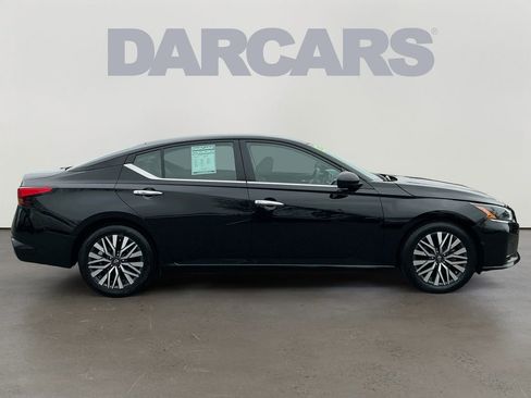 Used 2024 Nissan Altima 2.5 SV image 8