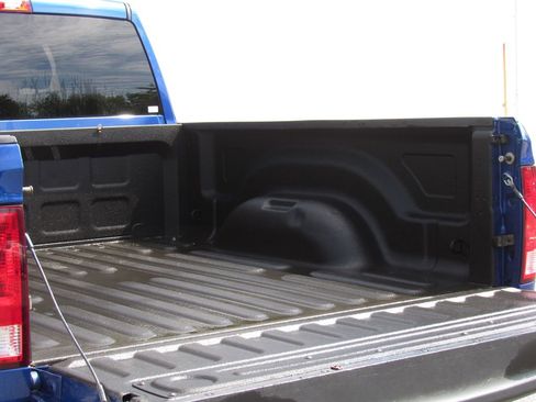 Used 2015 RAM 1500 Express AWD/4WD image 9