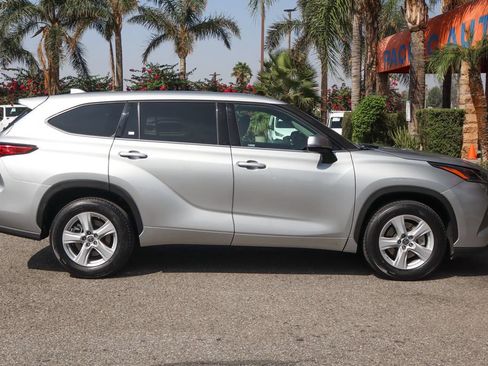 Used 2021 Toyota Highlander L FWD image 10