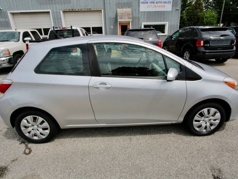 Used 2012 Toyota Yaris L image 7