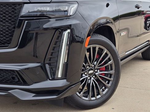 Certified 2024 Cadillac Escalade ESV V w/ LPO, ONYX Package image 7