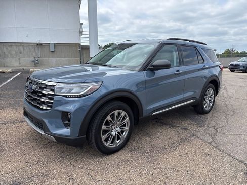Certified 2025 Ford Explorer Active w/ Active Comfort Package AWD/4WD image 3