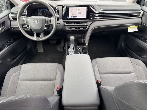 Used 2025 Toyota Camry LE image 11