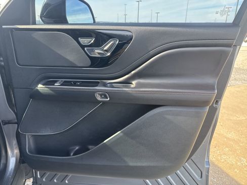 Used 2021 Lincoln Aviator AWD image 26