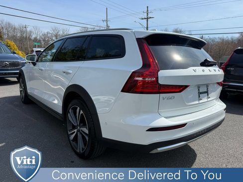 Used 2025 Volvo V60 B5 Cross Country Plus AWD/4WD image 6