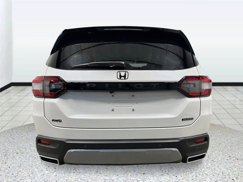 New 2026 Honda Pilot Touring image 4
