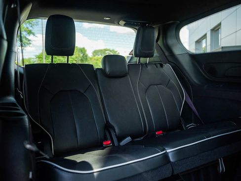 New 2026 Chrysler Pacifica Limited AWD/4WD image 14