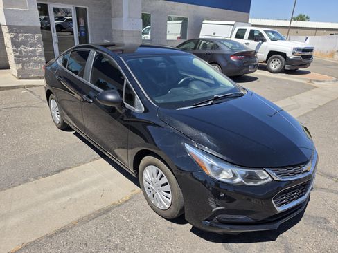 Used 2017 Chevrolet Cruze LS FWD image 9