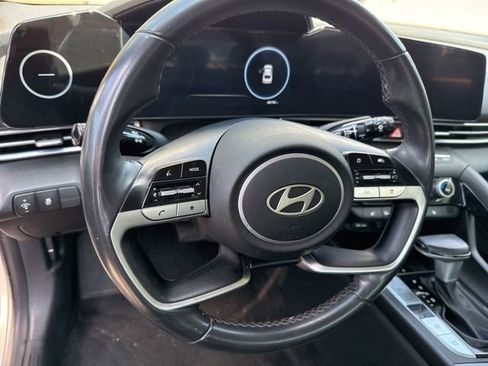 Used 2024 Hyundai Elantra Limited image 12