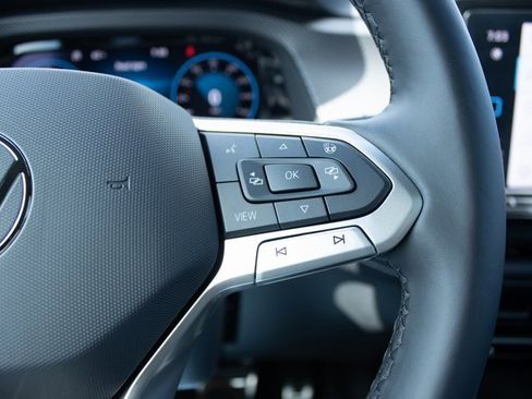 Used 2024 Volkswagen Atlas Cross Sport SEL Premium R-Line image 41