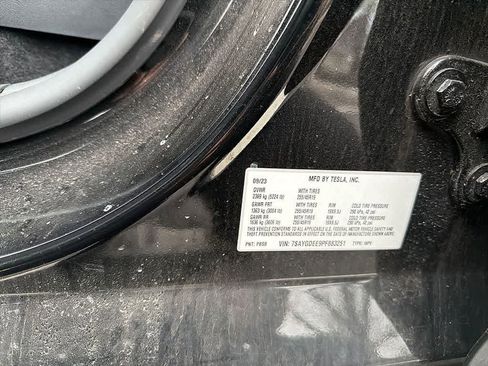 Used 2023 Tesla Model Y Long Range image 16