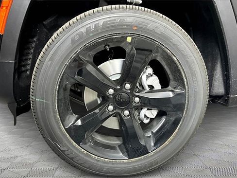 New 2025 Jeep Grand Cherokee Altitude w/ Trailer Tow Package image 13