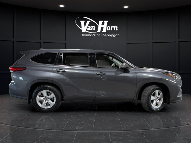 Used 2021 Toyota Highlander LE AWD/4WD image 8