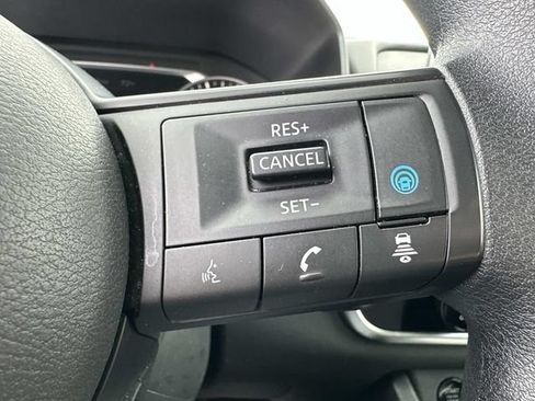 Used 2024 Nissan Rogue SV AWD/4WD image 18