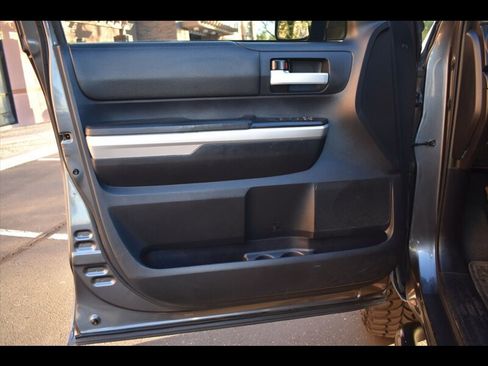 Used 2016 Toyota Tundra SR5 w/ SR5 Upgrade Package image 17