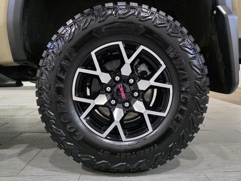 Used 2024 GMC Canyon AT4X image 25
