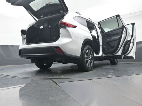 Certified 2023 Toyota Highlander XLE image 60