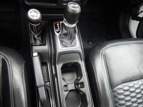 Used 2019 Jeep Wrangler Unlimited Sahara AWD/4WD image 32