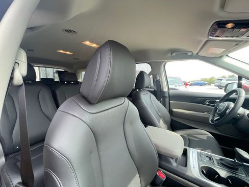 New 2026 Kia Carnival FWD image 30