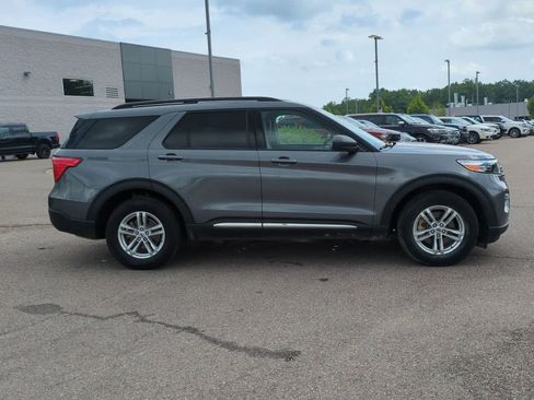 Used 2022 Ford Explorer XLT w/ Equipment Group 202A image 9