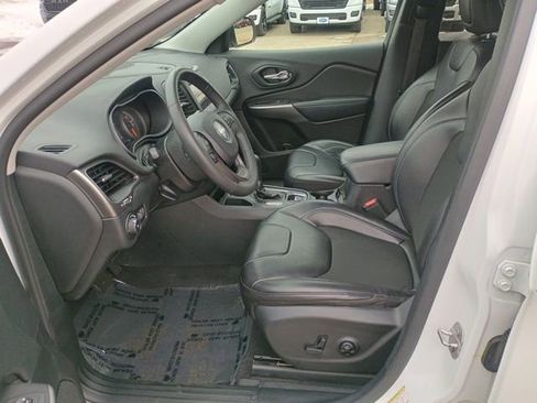 Used 2020 Jeep Cherokee Latitude Plus FWD image 25