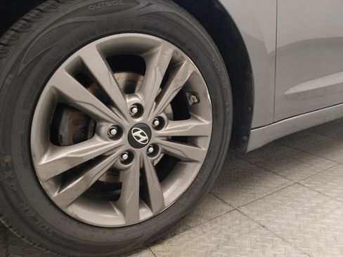 Used 2018 Hyundai Elantra SEL FWD image 31