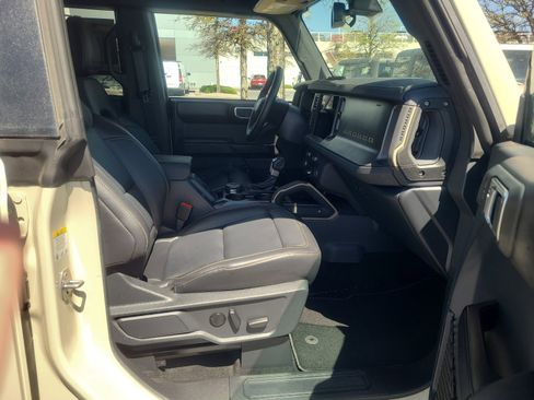 Used 2025 Ford Bronco Badlands image 19