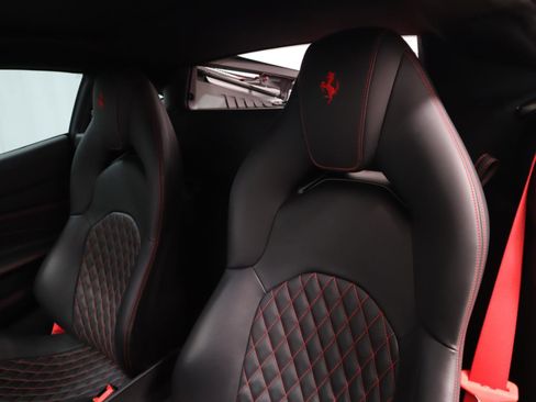 Used 2022 Ferrari F8 Tributo image 18