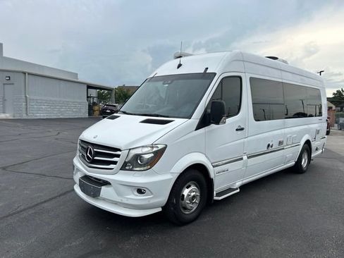 Used 2015 Mercedes-Benz Sprinter 3500 image 2