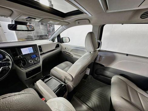 Used 2018 Toyota Sienna XLE Premium w/ Outdoor Package AWD/4WD image 20