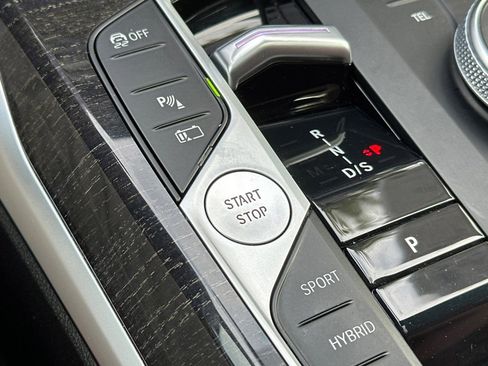 Used 2023 BMW 330e w/ Convenience Package image 32