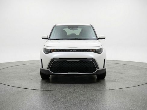 Used 2025 Kia Soul LX w/ LX Technology Package FWD image 2