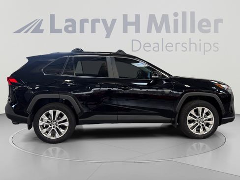 Used 2025 Toyota RAV4 XLE Premium w/ Weather Package AWD/4WD image 6