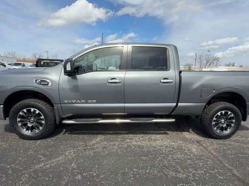 Used 2017 Nissan Titan SV image 5