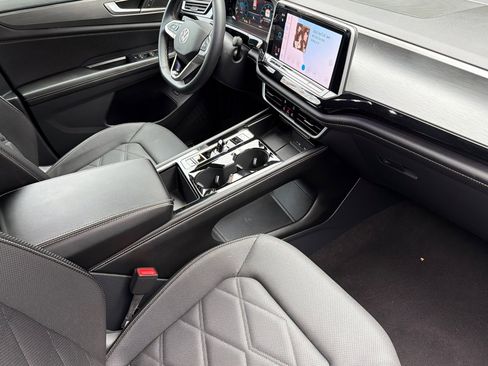 Used 2024 Volkswagen Atlas Cross Sport SE image 16