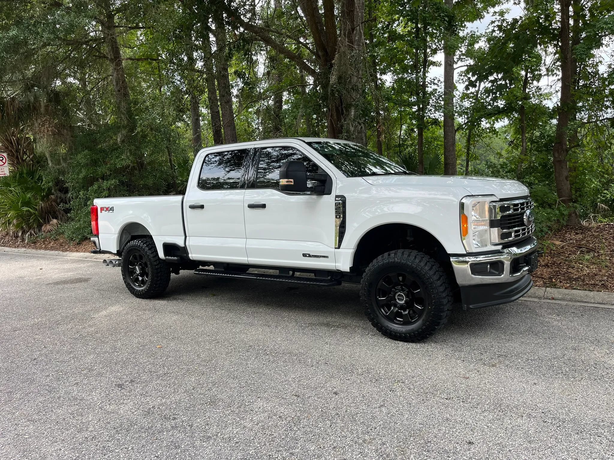 Used 2023 Ford F250 XLT w/ FX4 Off-Road Package AWD/4WD image 2