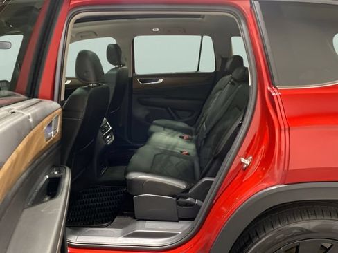 Used 2024 Volkswagen Atlas SE w/ Panoramic Sunroof Package AWD/4WD image 24