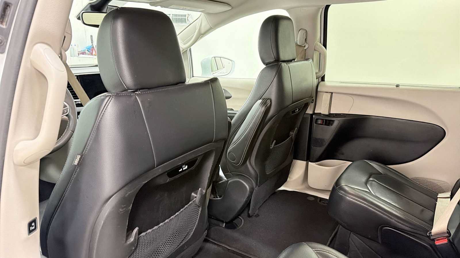Used 2022 Chrysler Pacifica Touring-L FWD image 25