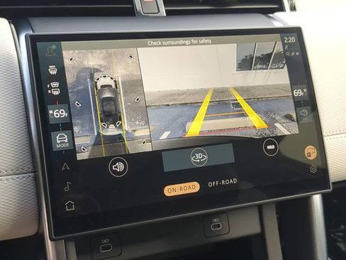 Certified 2025 Land Rover Discovery Sport Dynamic SE image 31