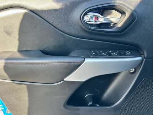 Used 2018 Jeep Cherokee Trailhawk w/ Comfort/Convenience Group image 8