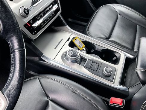 Used 2021 Ford Explorer XLT w/ Equipment Group 202A image 17