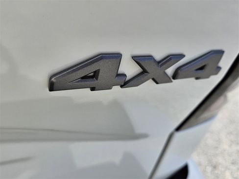 New 2026 Nissan Frontier SV image 9