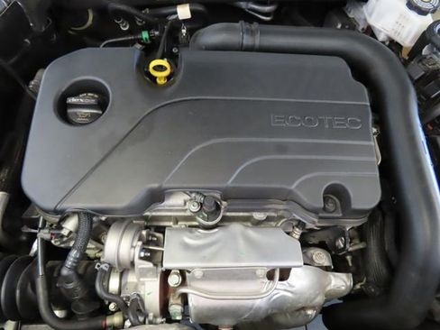 Used 2023 Chevrolet Malibu LT FWD image 33