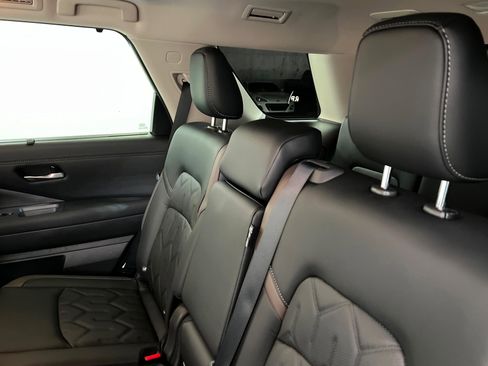 New 2026 Nissan Pathfinder Platinum image 20