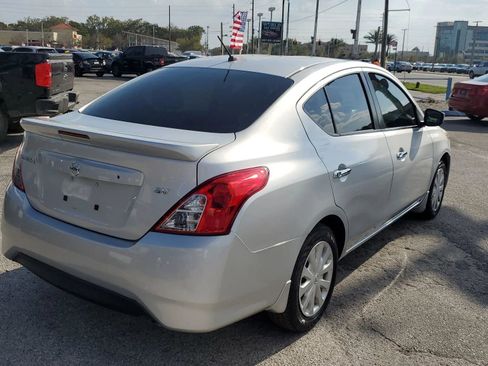 Used 2018 Nissan Versa SV image 6